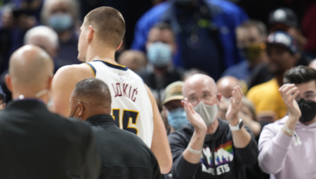 TOTALNA LUDNICA! Jokić pokrenuo lavinu, velika NBA zvezda htela da ga bije, svi pričaju o Nikolinoj braći!