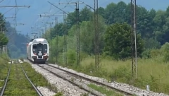 DEMONTIRAO I KRAO DELOVE PRUGE Policija uhvatila počinioca, zbog ovog krivičnog dela voz ispao iz šina kod Nikolinaca