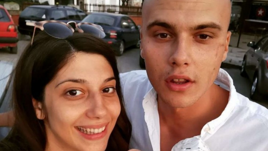 GLUMAC PRVI PUT POKAZAO ĆERKU Miodrag Dragičević prvi put sa suprugom i ćerkom u zajedničkoj šetnji (FOTO)