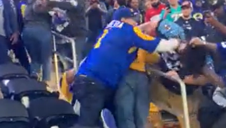 PROCURIO SNIMAK BRUTALNE TUČE! Nokautirali navijača pa ga gazili (VIDEO)