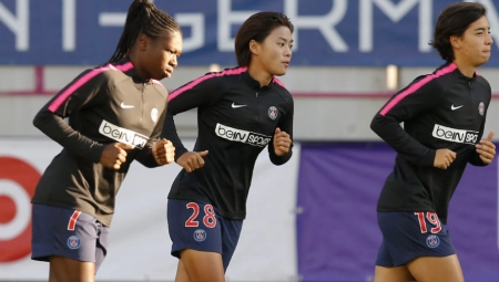 TUKLI JE PEGLOM PO NOGAMA! Platila da joj otmu saigračicu zbog mesta u timu? Svet fudbala ne pamti ovakav skandal!