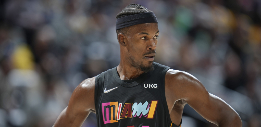 NIKO NE MOŽE NIŠTA DŽIMIJU Batler bacio Boston na kolena za brejk na startu finala