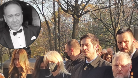 14 SVEŠTENIKA NA SAHRANI MARINKA ROKVIĆA Supruga i sinovi ne mogu da zaustave suze, potresna slika na groblju!