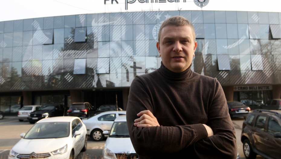 SKANDAL NA SKUPŠTINI SD PARTIZAN Vazurino obezbeđenje izbacuje predstavnike kluba sa sednice