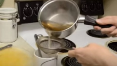 NAPRAVITI SIRUP OD CRNOG BIBERA SA MEDOM Staro provereno rešenje naših baka za bolno grlo