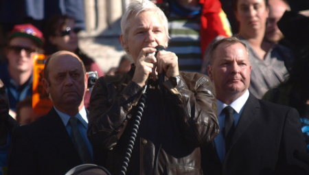 Asanž doživeo moždani udar u zatvoru