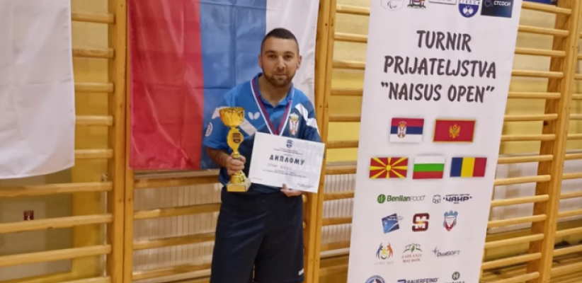 SRPSKI SPORT IZNEDRIO NOVOG HEROJA! Srđan je nedavno počeo da igra stoni tenis, a već ređa medalje za svoju zemlju! (FOTO)