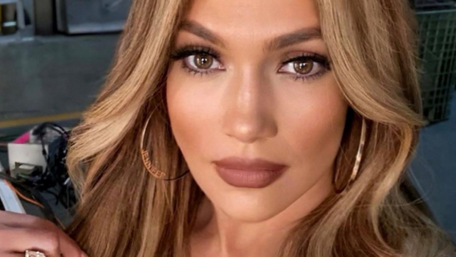 ŽELITE DA IZGLADATE MLAĐE  Ova boja kose skida i do 5 godina