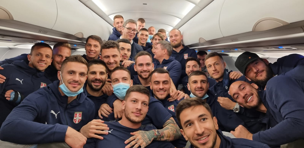 ĐILASOV MEDIJ PRE 3 DANA PONIŽAVAO PIKSIJA, A DANAS GA HVALI Do juče je bio u "ekstazi" zbog milion evra od Vučića, poltron i tapšač, a sada su obrnuli ploču!