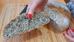 NAJČUDNIJA SRPSKA VEROVANJA  Da li su vam kad ste bile male bake savetovale da jedete okrajak hleba?