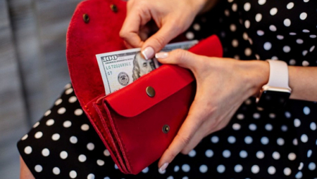 NA OVE STVARI BESPOTREBNO TROŠITE NOVAC: Uzdržite se od kupovine ovih gluposti i uštedećete malo bogatstvo