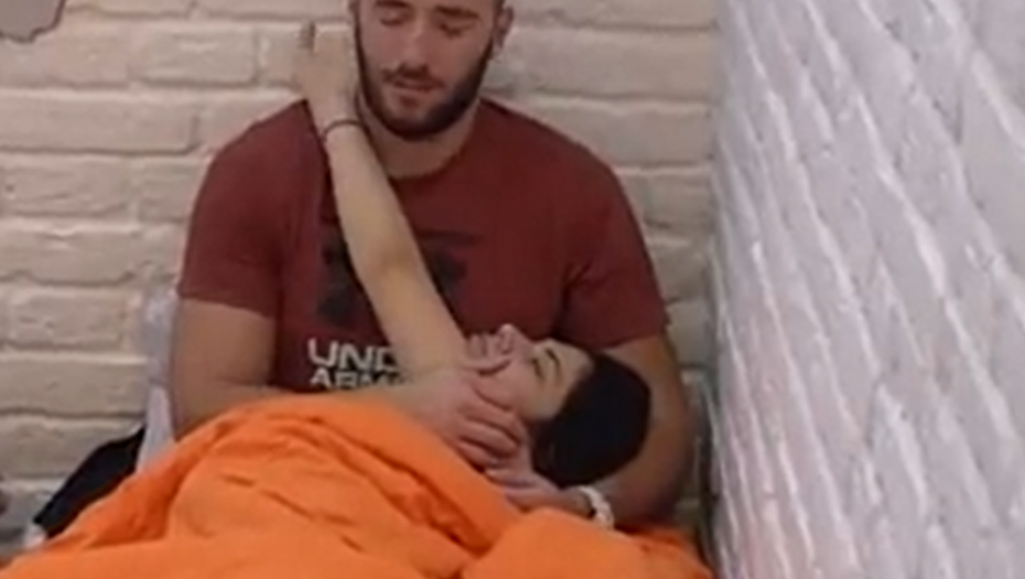 STARA LJUBAV ZABORAVA NEMA Mensura dotukle reči pesme, Milica ga hladnim pogledom presekla!