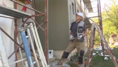 JEDINA SRPKINJA KOJA RADI ISKLJUČIVO MUŠKI POSAO Dragana iz Ivanjice svaki dan visi po skelama,  a FASADE rešava bolje od svakog majstora! (FOTO)