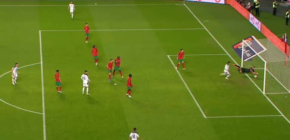 POKLON Golman Portugalije nas častio (VIDEO)