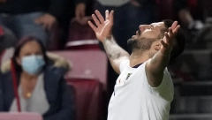 VEĆ SU KRENULI U AKCIJU! Linija je vruća, Juventus ide po Mitrovića!