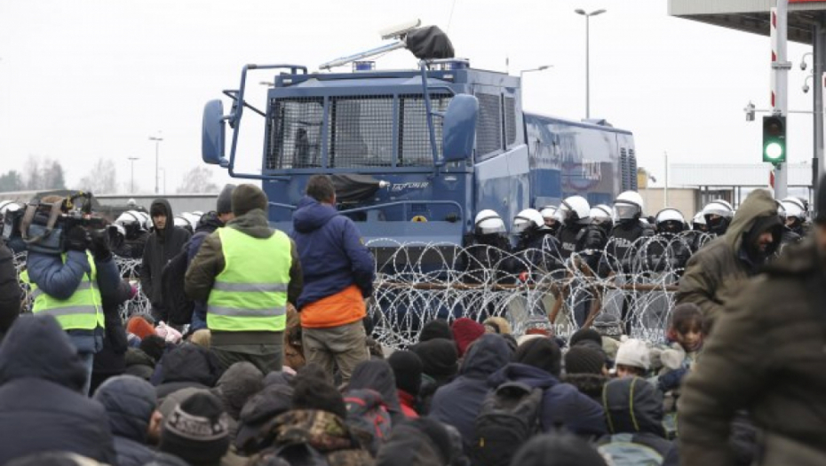 POMOĆ UGROŽENIMA NA BELORUSKO-POLJSKOJ GRANICI Evropska komisija namenila 700.000 evra migrantima