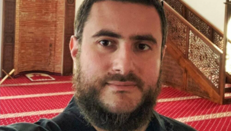 OVO JE USAME, ZUKORLIĆEV SIN Objavio fotografiju sa majkom, prvom suprugom muftije