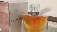 POZNATA ŠMINKERKA OBJASNILA Parfem na negovanoj koži duže traje