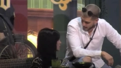 DEJAN I TARA NIKAD PRISNIJI! Dragojević i zadrugarka se osamili, a on nije mogao da skine pogled s nje, Simova otišla i korak dalje u muvanju!