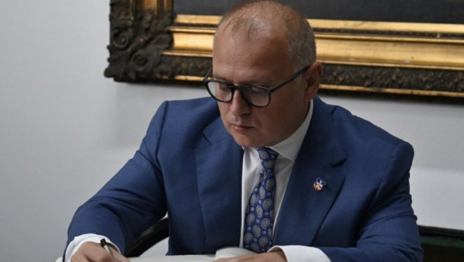 VESIĆ: Danas je počela procedura preuzimanja placa u Bloku 37 od strane Grada Beograda