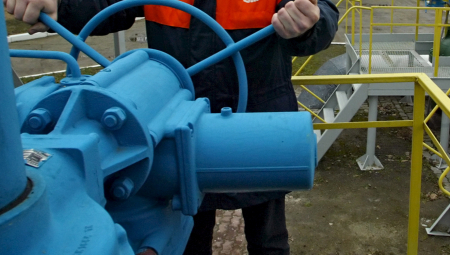 TO JE NEPRIHVATLJIVO! Moskva zapretila: Ko se drzne ostaje bez nafte!