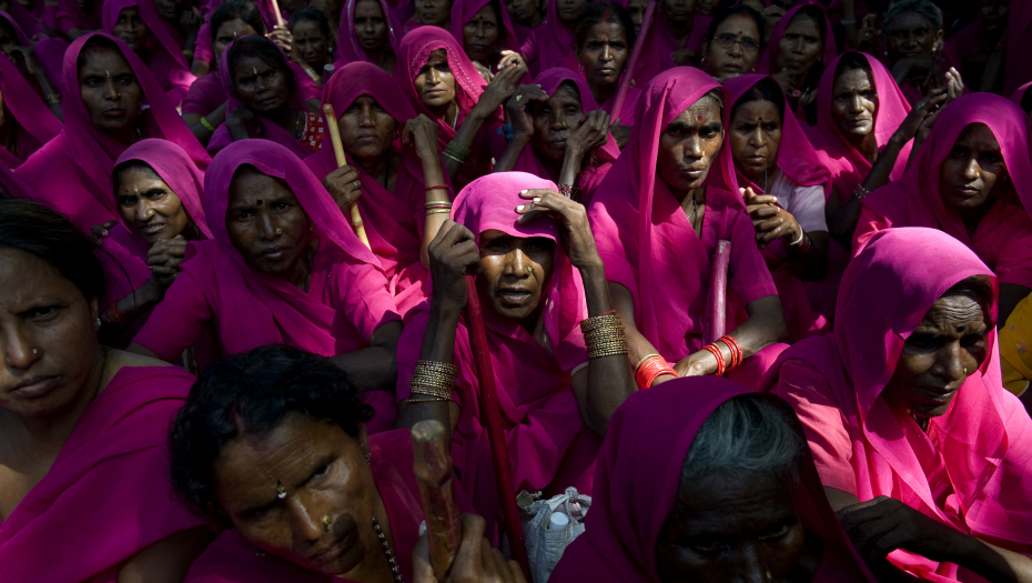 STRADALI OD STRUJNOG UDARA U VERSKOM OBREDU Poginulo 11 Indijaca, među kojima dvoje dece