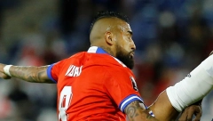 BIZARNO I TUŽNO Slavni fudbaler gledao očevu sahranu na fejsbuku, pa se potpuno slomio (VIDEO)