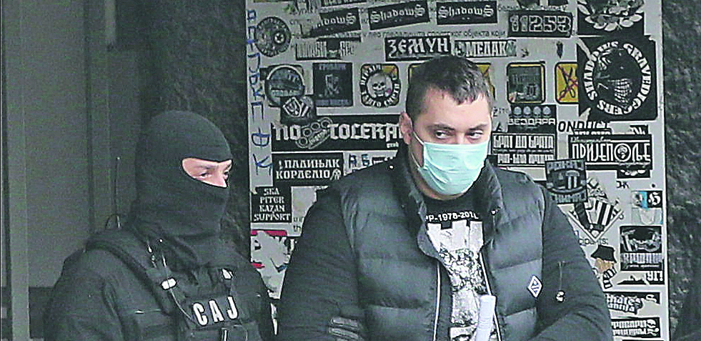 VELJIN KLAN SEJE STRAH PREKO DRUŠTVENIH MREŽA Jezive pretnje Belivukovih vojnika: "Jesi svestan koliko ćeš biti je*an, ima da cviliš mami u kameru"