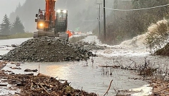 KANADSKI GRADOVI ODSEČENI ZBOG POPLAVA Klizišta su uništila puteve i mostove, helikopterima dostavljaju pomoć
