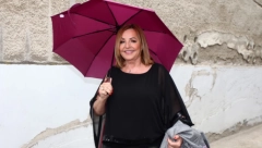 ANA BEKUTA (62) POKAZALA KAKO UMETNICA MOŽE BITI ZDRAVA U helankama i uskoj majici zapalila Instagram (FOTO)