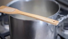 KAD VIDITE OVO ODMAH JE BACITE IZ KUHINJE Test sa drvenom varjačom otkriva da li smete da je koristite