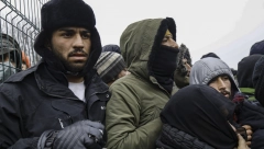 POKUŠAJ KRIJUMČARENJA Kragujevčanin krio 28 migranata u kombiju