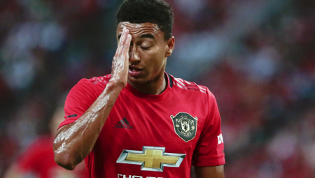 NE DAJU MU DA IGRA, NE PUŠTAJU GA DA IDE! Fudbaler Mančester junajteda "između dve vatre", ponovo odbijena ponuda za njega!