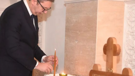 VUČIĆ UPALIO SVEĆU ZA PATRIJARHA IRINEJA Srbija je izgubila duhovnog oca blage naravi i tople reči
