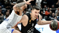 PAMTIĆE OVO ČITAV ŽIVOT Klinci prali šoferšajbne kako bi sakupili novac za sezonske karte, a onda je usledio nezaboravan gest Alekse Avramovića (VIDEO)