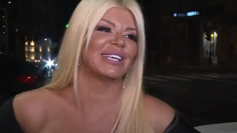 DARA NEPREPOZNATLJIVA! Pevačica se fotošopirala do bola, promenila usne, nos, jagodice, komentari samo pljušte!