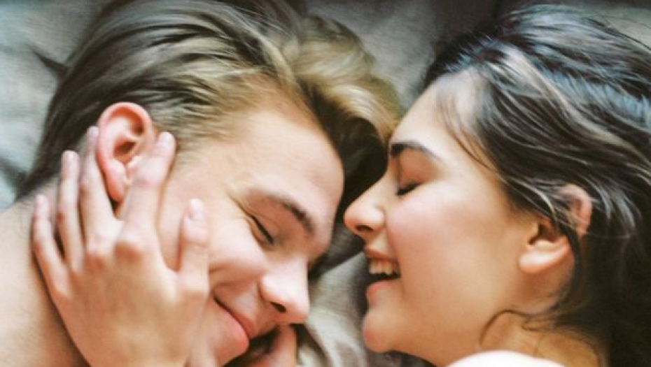 UŠI - ČAROBNA EROGENA ZONA Šaputanje na jastuku, kao predigra