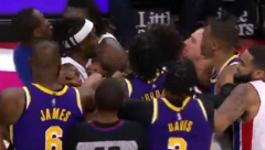 DA LI JE REALNO? Lebron ga udario i dobio manju kaznu od Stjuarta!
