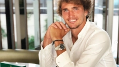 ZVEREV SMUVAO PRAVU BOMBU: Bivša devojka ga je optužila da je maltretirao, nova je osam godina staarija od njega, istetovirana, kontroverzna glumica