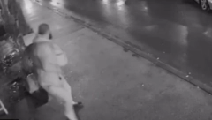 (UZNEMIRUJUĆI VIDEO) ZASTRAŠUJUĆI SNIMAK IZ NOVOG PAZARA Ovako je upucan A. M. dok je sedeo u kafiću!