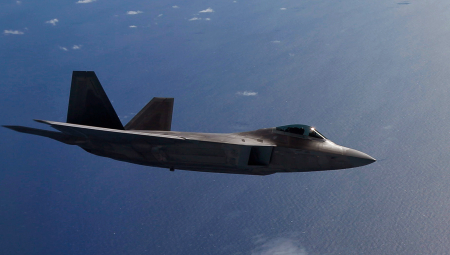 KO JE U DODIRU SA AMERIČKIM LETELICAMA OBOLJEVA OD RAKA Jeziva objava Pentagona uznemirila američku javnost