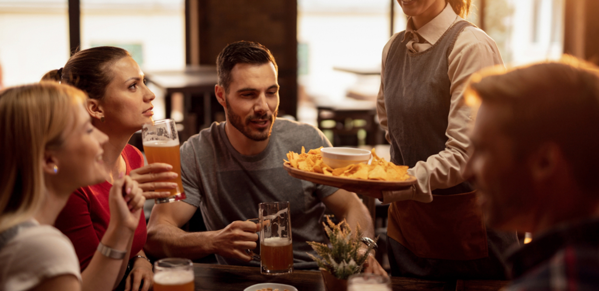 ZA VODU, HRANU I PIVO DALI 900 EVRA Ljudi očajni : Za ove pare smo mogli da platimo mesečnu kiriju za stan!