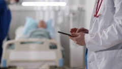 UMRLA ZBOG RIBANJA KUPATILA Žena pomešala 2 hemikalije, koje mogu izazvati slepilo, oštećenje pluća, pa i komu i smrt
