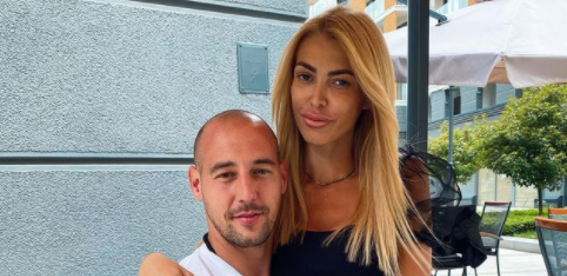 BORJANOVA SUPRUGA PONOVO IZAZIVA Snežana pokazala zanosni dekolte i raspametila muškarce (VIDEO)