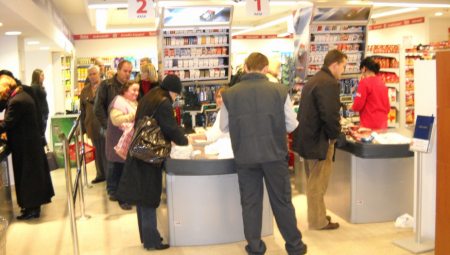 DVE HILJADE DINARA PO POTVRDI Podeljeni vaučeri za nabavku robe široke potrošnje penzionerima u Leskovcu sa najnižim mesečnim primanjima