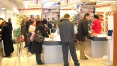 DVE HILJADE DINARA PO POTVRDI Podeljeni vaučeri za nabavku robe široke potrošnje penzionerima u Leskovcu sa najnižim mesečnim primanjima