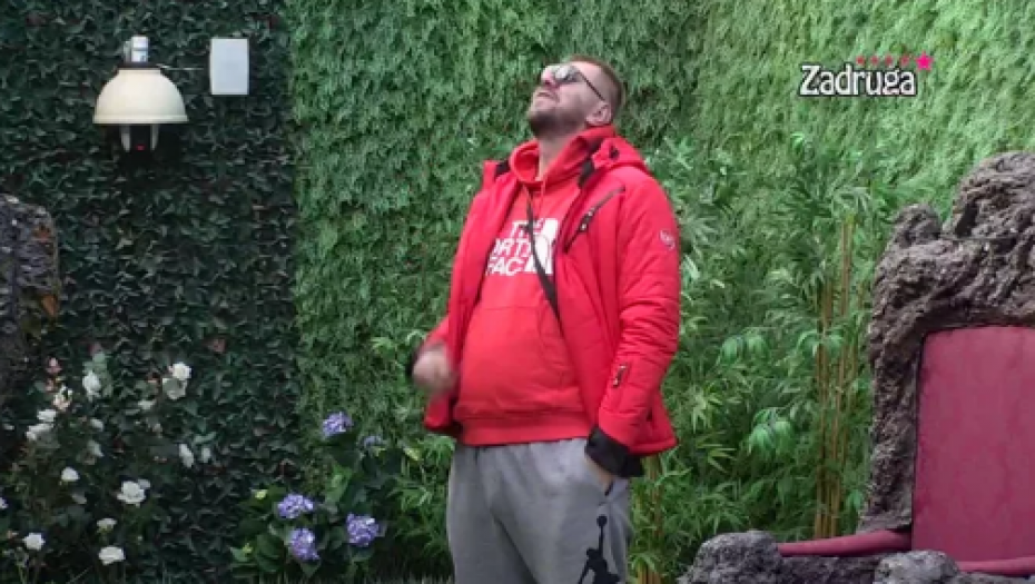 JANJUŠ U STRAHU ZBOG ĆERKE Saopštena mu informacija spolja, on se uhvatio za glavu!