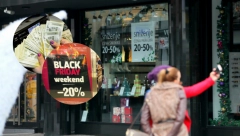 SAČUVAJTE NOVAC UOČI "CRNOG PETKA": Kako nas trgovci varaju sniženjima i akcijama, stručnjak odgovara na sve nedoumice prilikom kupovine