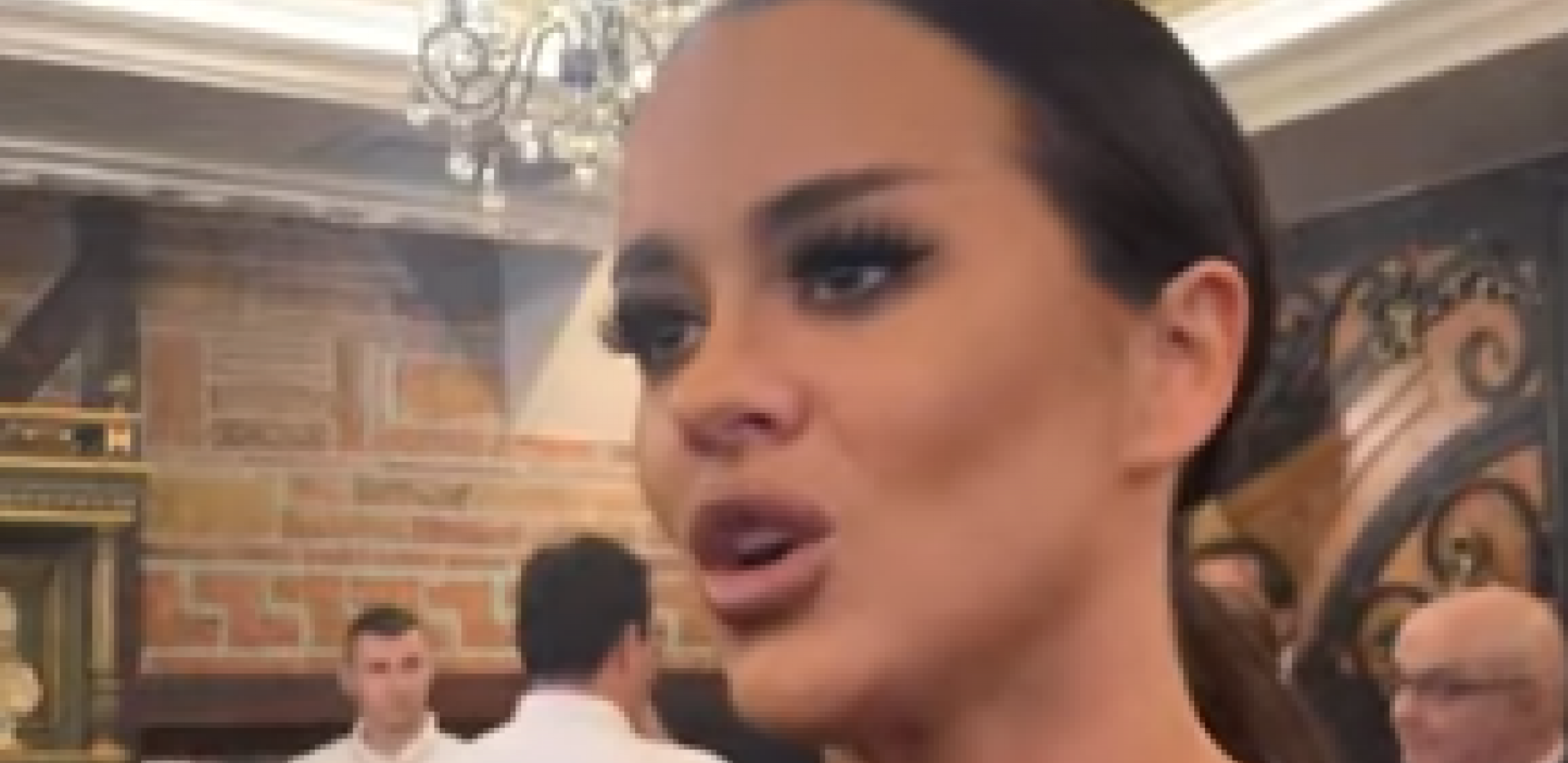 ŠOKIRANA ONIM ŠTO JE VIDELA Tijana Em snimila šta se dešava u automobilu ispred nje, ne može da veruje da je ovo doživela