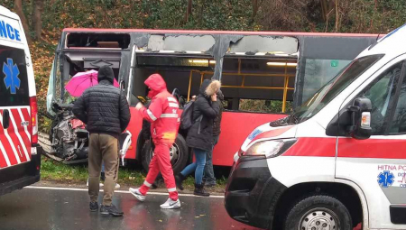 POSLE UDESA KOD UMKE Prijava protiv vozača koji je udario u autobus